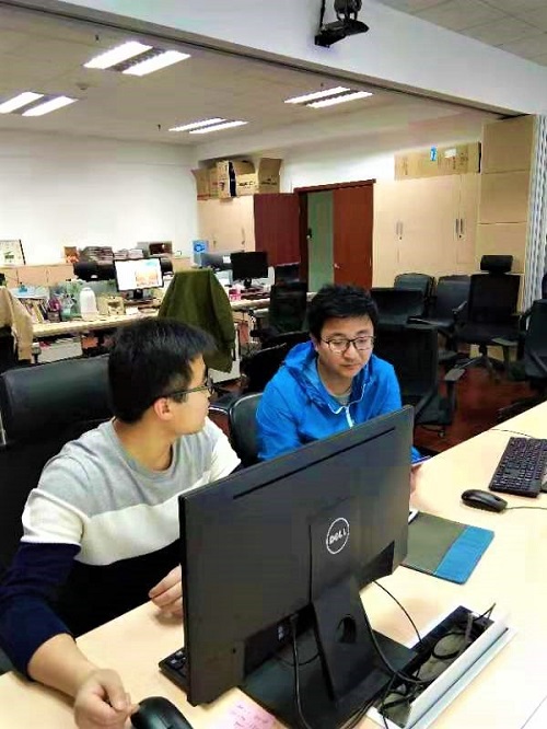 工人日?qǐng)?bào)社現(xiàn)場(chǎng)3.jpg 工人日?qǐng)?bào)社現(xiàn)場(chǎng)3.jpg